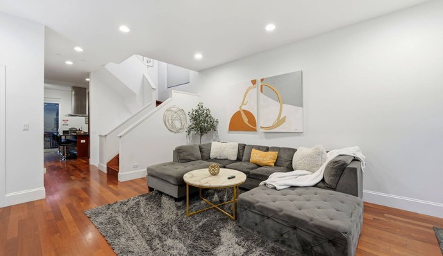 Wicker Park 4BD Home: Parking, Theater, & Rooftop