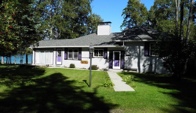 Wonderful Lake Huron Family Cottage - Convenient Location - Great Internet