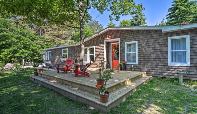 Woodland Retreat: Near Trails, Golf & Wineries!