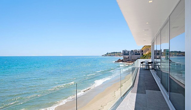 YOUR MALIBU BEACHFRONT DREAMS AWAIT