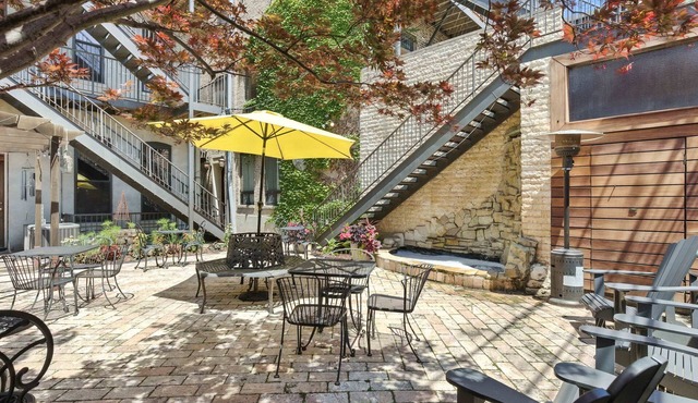 Your Own 8 Bedroom Private Inn and Event Space, Urban Garden Included