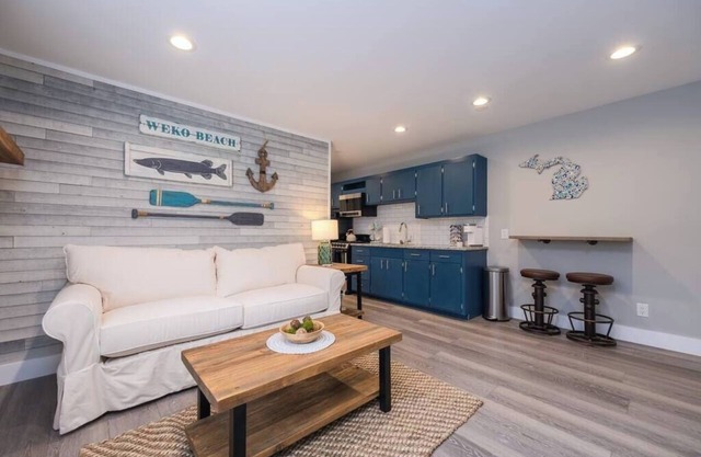 Lakeside Serenity: One-Bedroom Villa