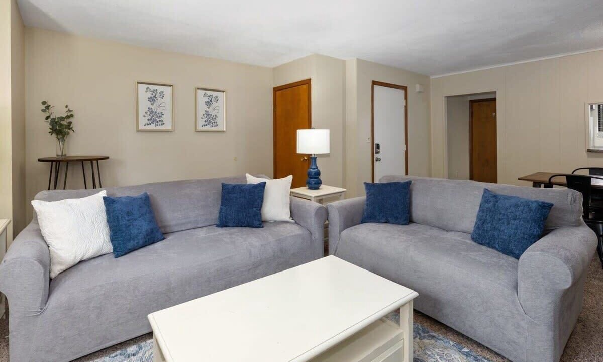 Rockford Apartment | Cozy apartment near Lake Bella Vista