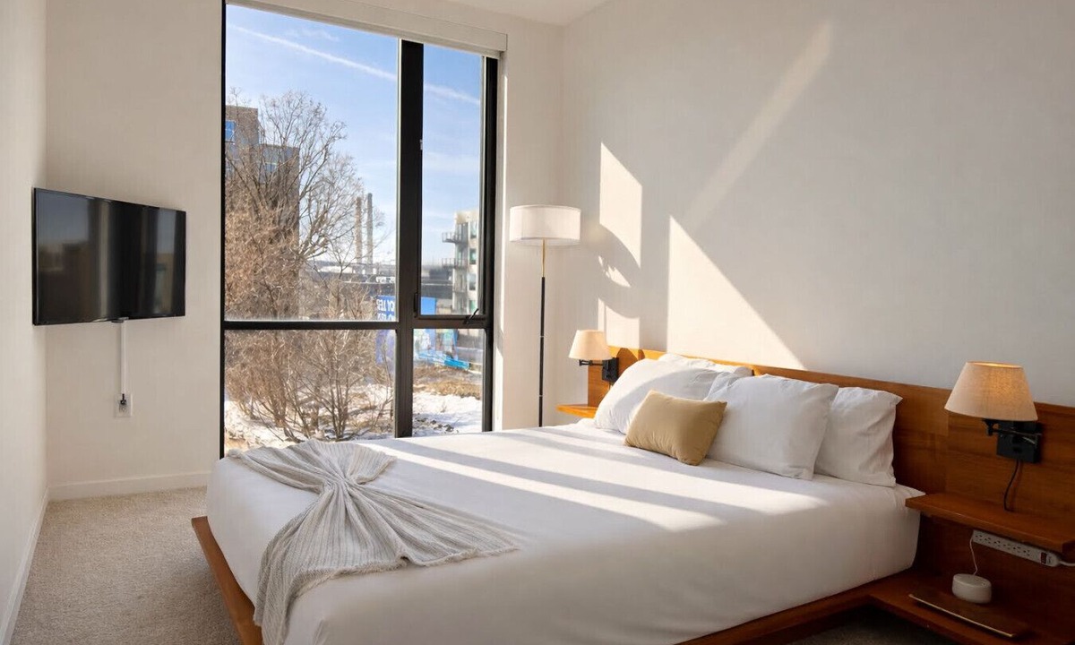 Fifth Ward Apartment | Walker`s Point Designer 2BR · Prime Location with Balcony and Gym · Sleeps 6