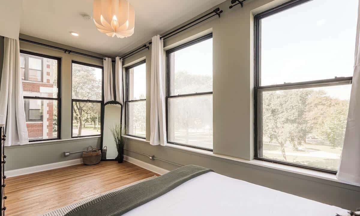 Kenwood Apartment | Dwellish Rentals - Hyde Park Luxury Stay 5BR Near Lake & UChicago