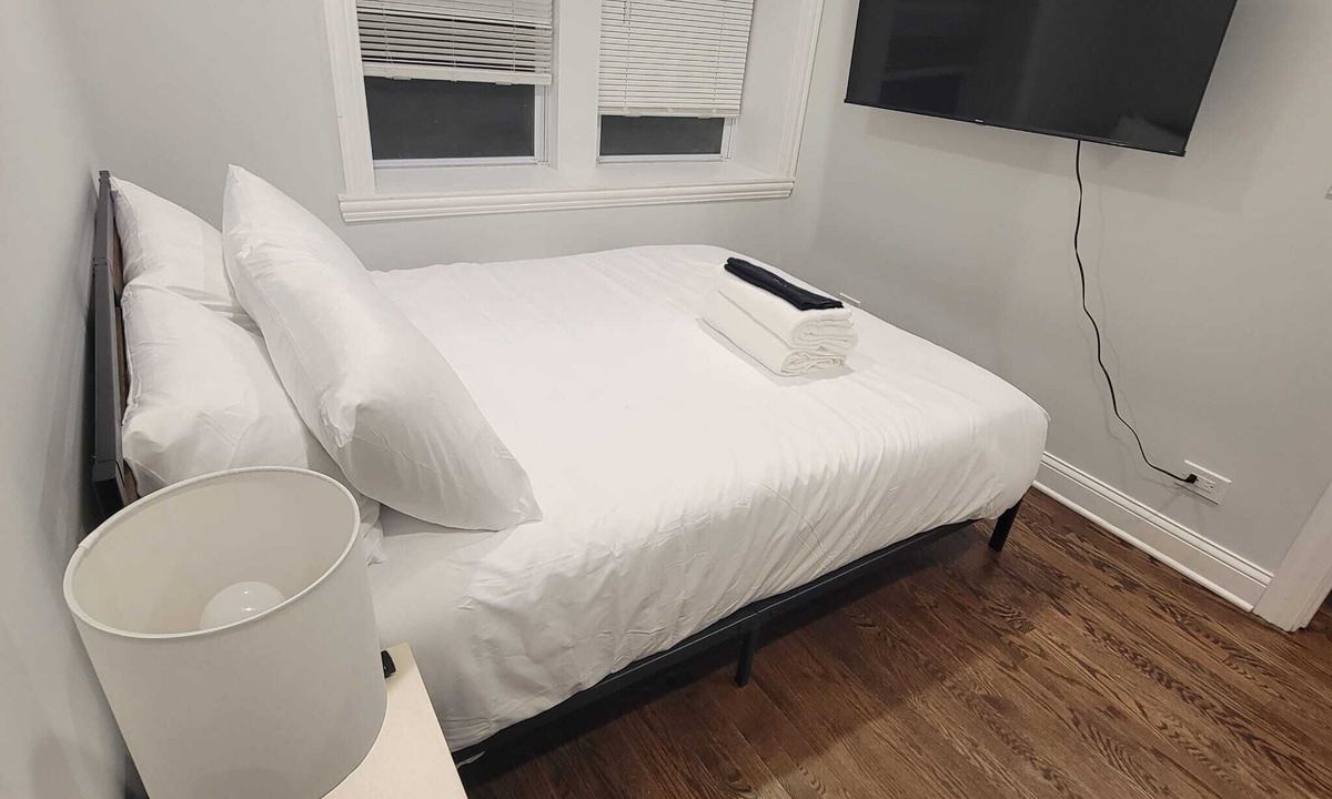 Wicker Park Apartment | Cozy 2-bedroom apartment in welcoming Chicago in the Wicker Park area