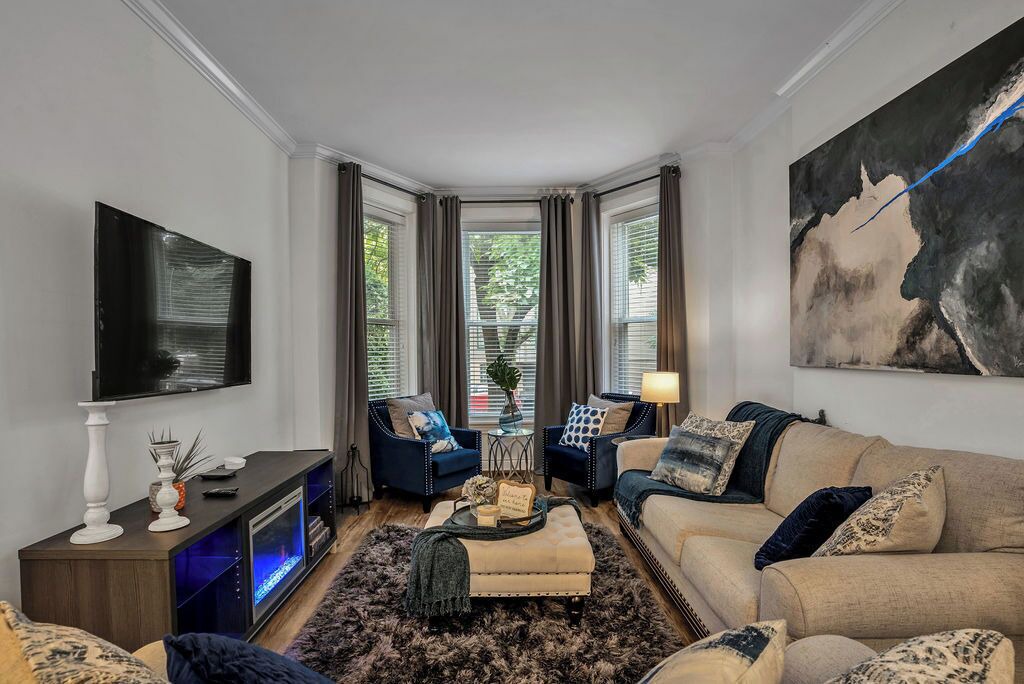 Wrigleyville Apartment | 2-Story 4-Bedroom Condo: 3-minute walk to Wrigley Field. King Bed