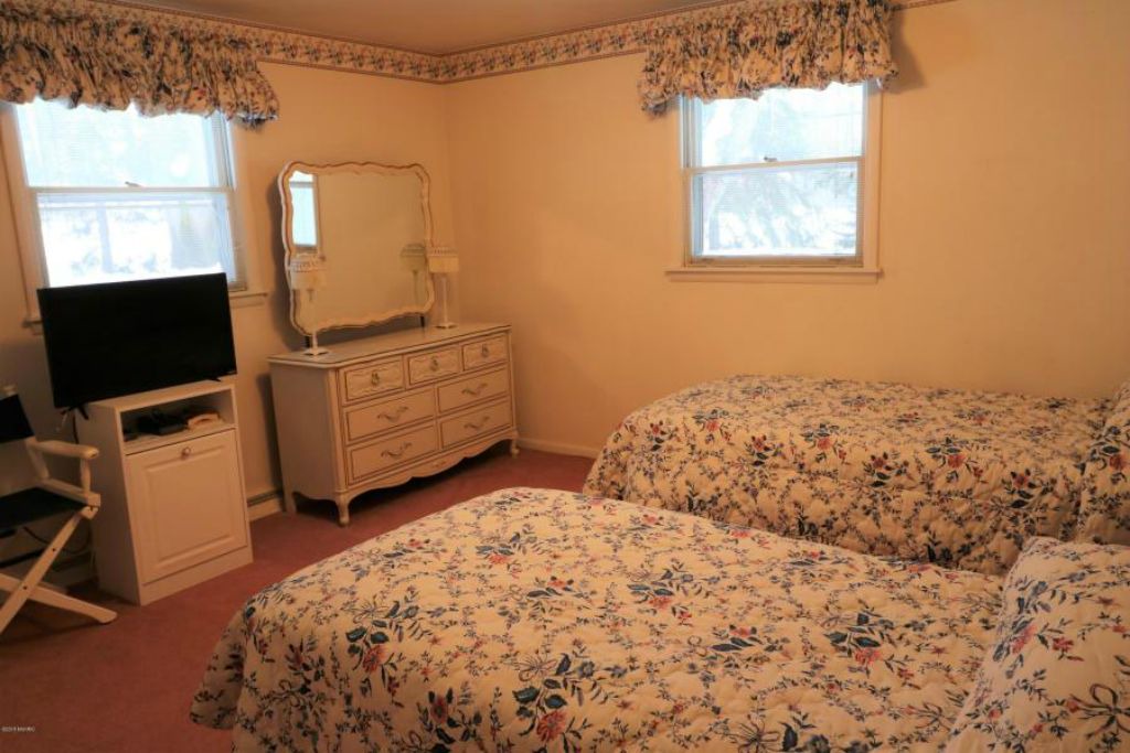 Photo of Bedroom in Sister Lakes