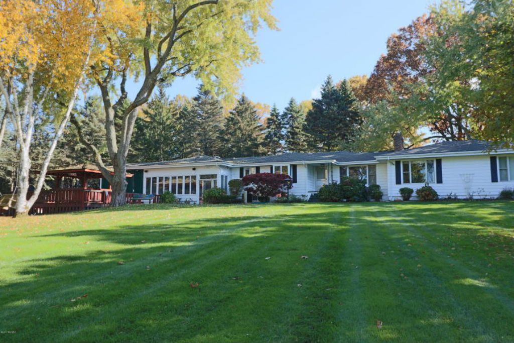 Photo of Buildings in Sister Lakes