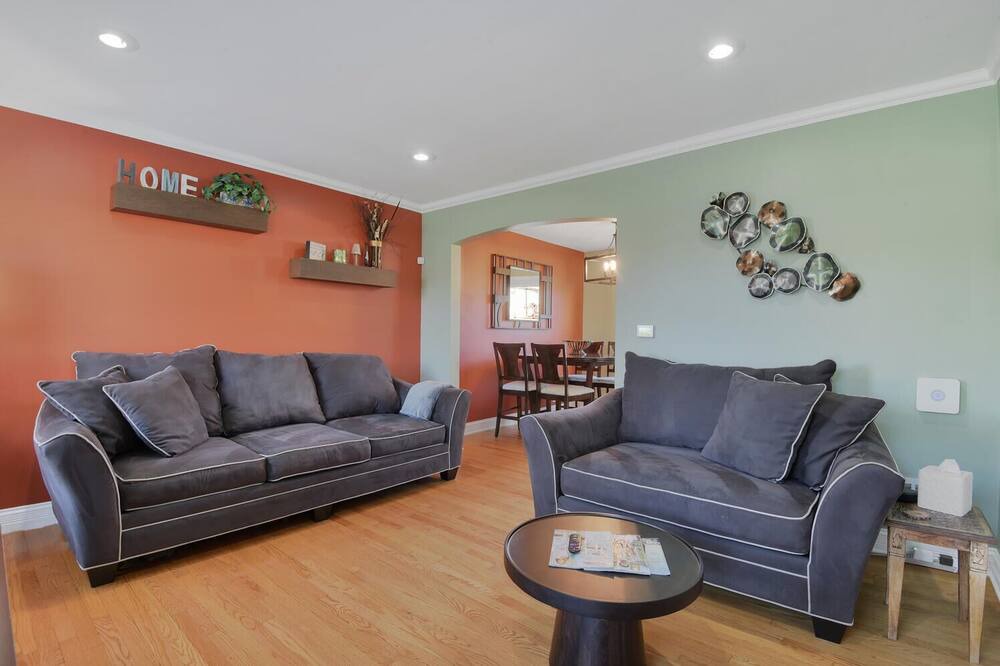 Photo of Livingroom in Melrose Park