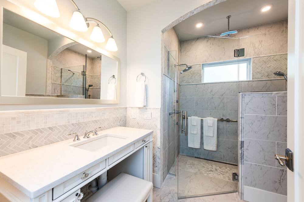 Photo of Bathroom in Union Pier