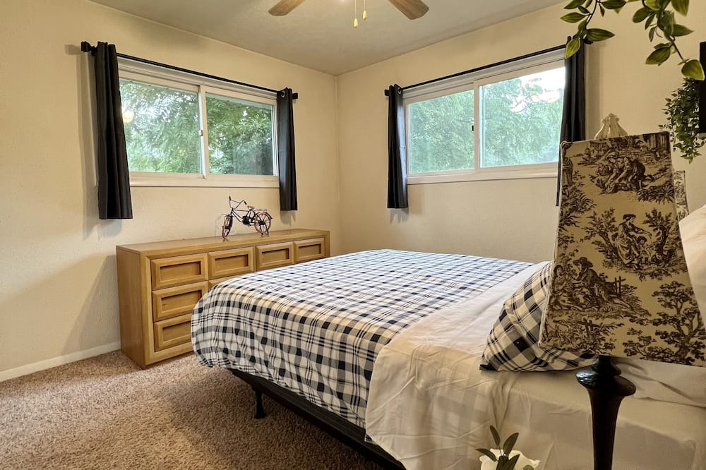 Photo of Bedroom in Three Oaks