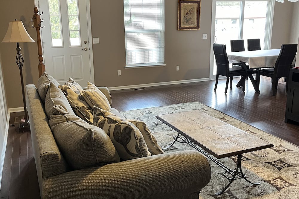 Photo of Livingroom in Saline