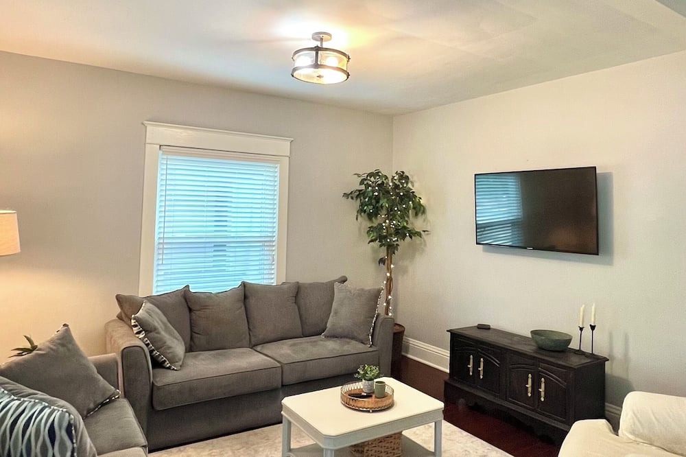 Photo of Livingroom in Mishawaka