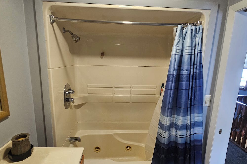 Photo of Bathroom in Marshall