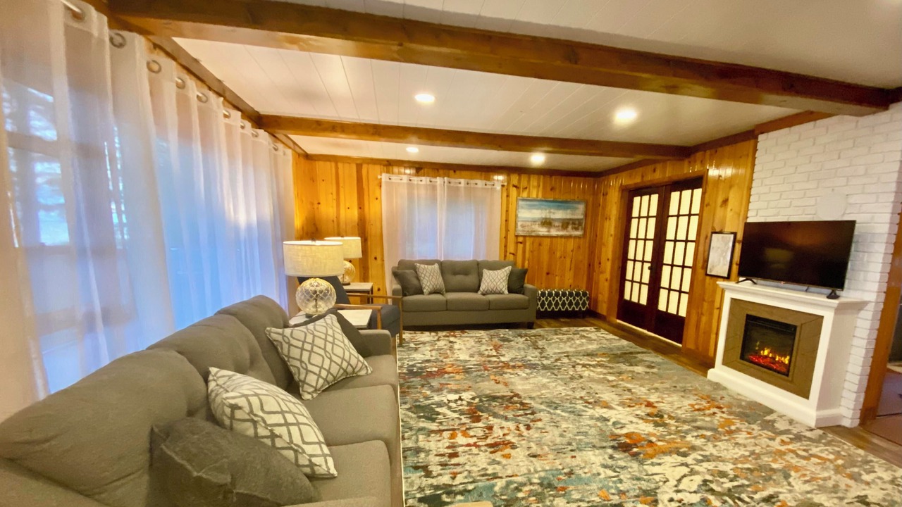 Photo of Livingroom in Bay de Noc Township