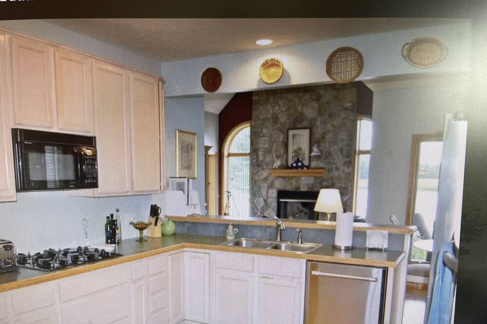 Photo of Kitchen in Canadian Lakes