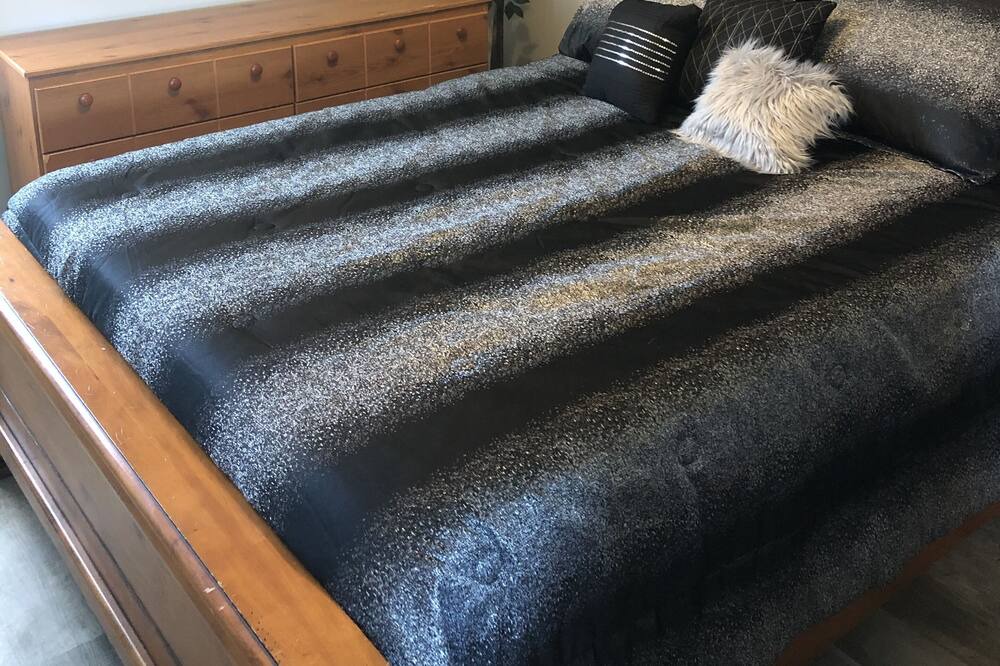 Photo of Bedroom in Simonton Lake