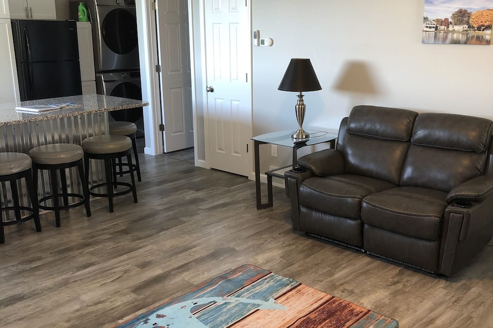 Photo of Livingroom in Simonton Lake
