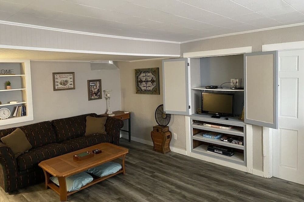 Photo of Livingroom in Port Washington