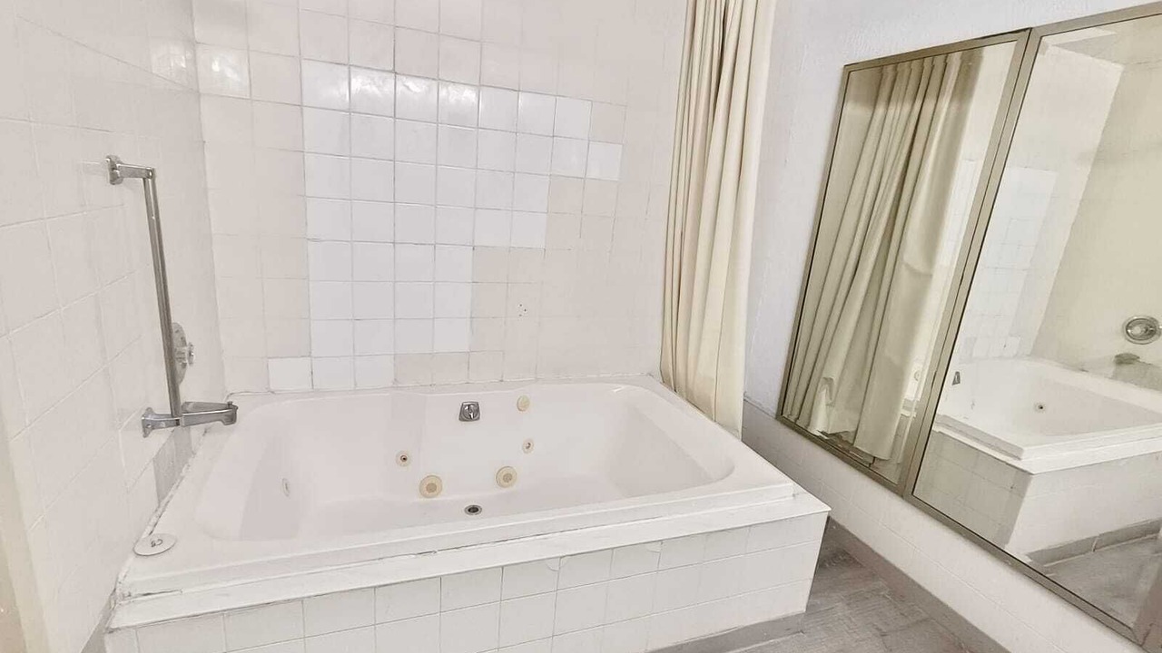 Photo of Bathroom in Calumet Park