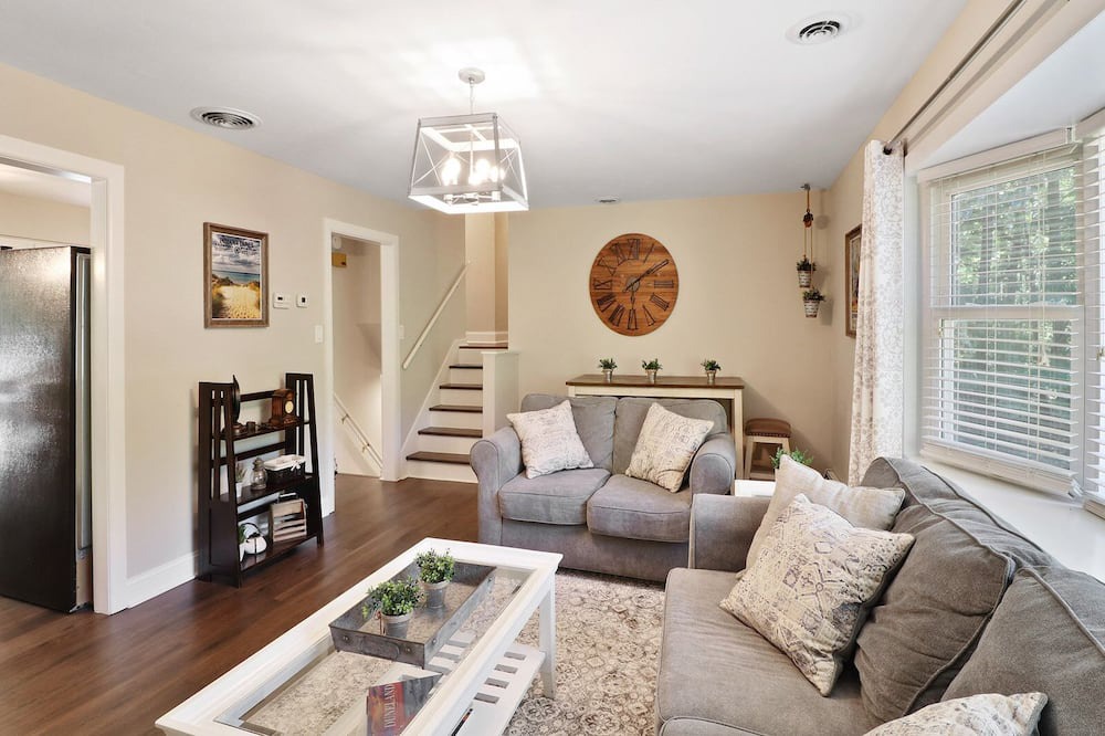 Photo of Livingroom in Michigan City