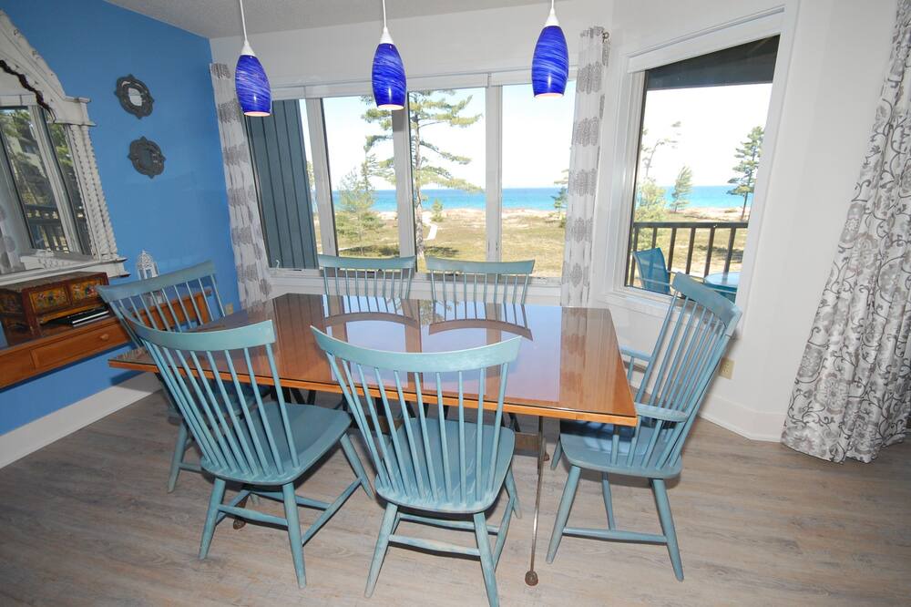 Photo of Livingroom in Glen Arbor