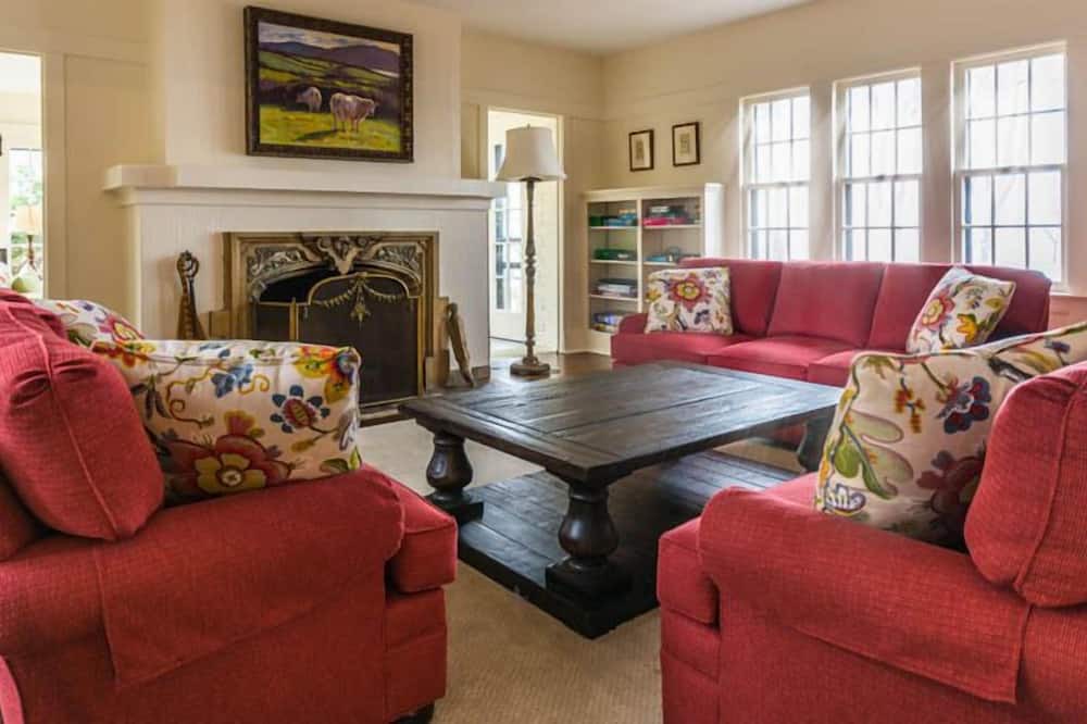 Photo of Bedroom in Lakeside