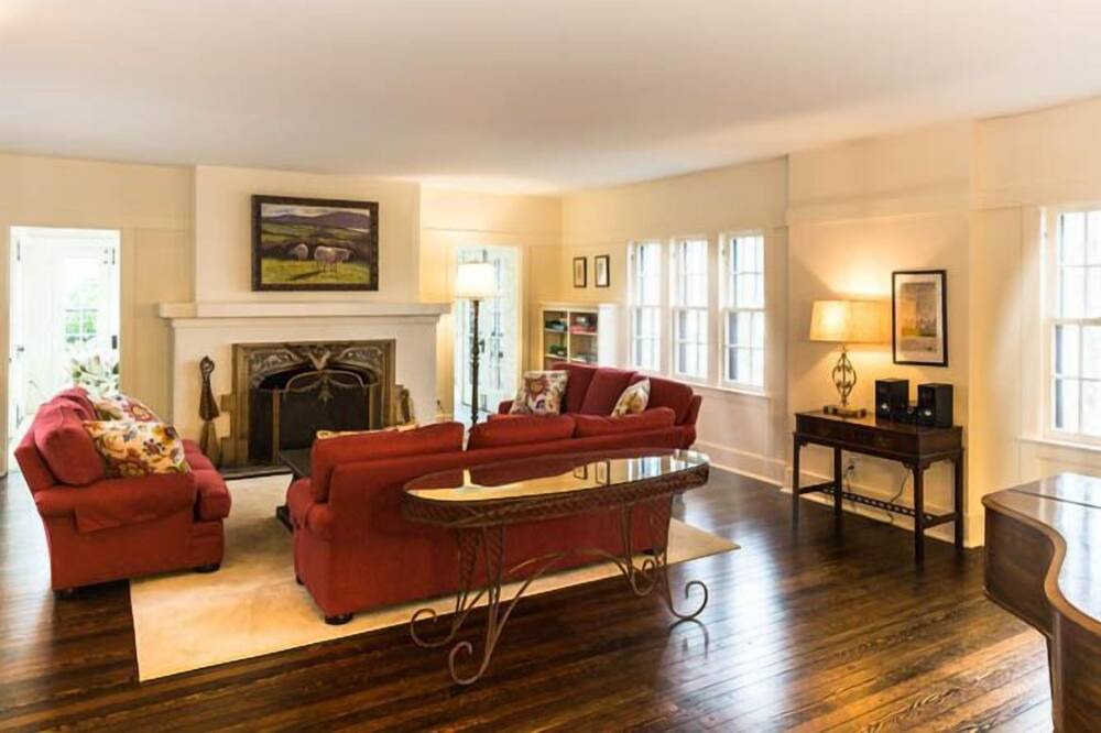 Photo of Bedroom in Lakeside