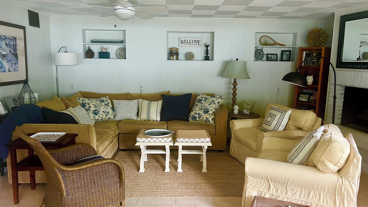 Photo of Livingroom in Grand Beach
