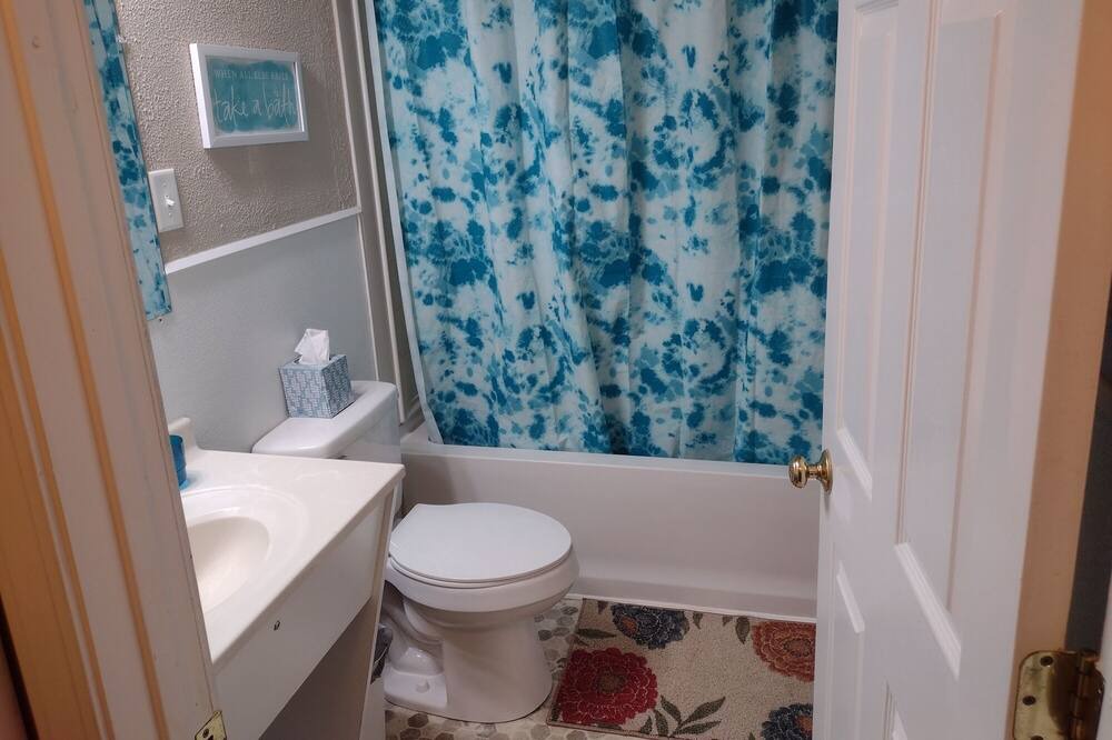 Photo of Bathroom in Niles