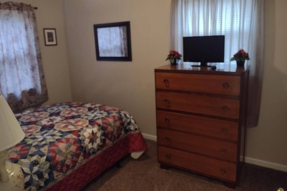 Photo of Bedroom in Niles