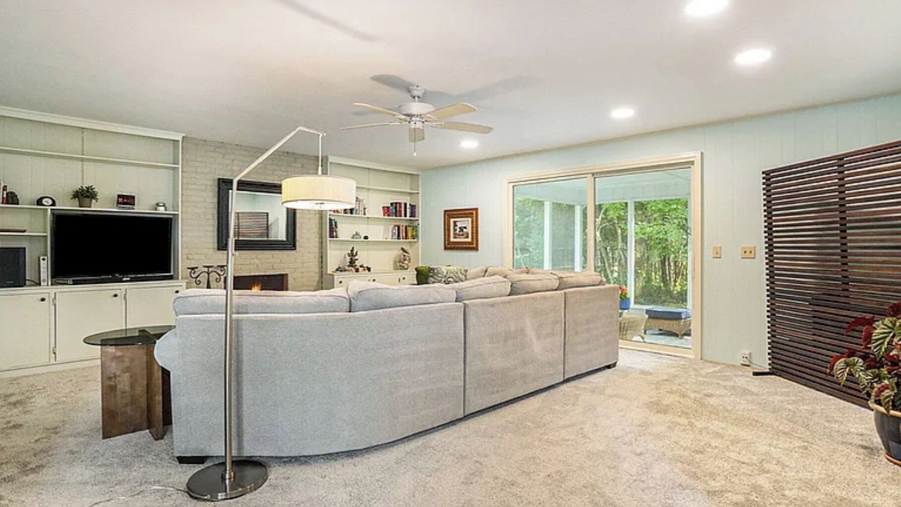 Photo of Livingroom in Reeds Lake