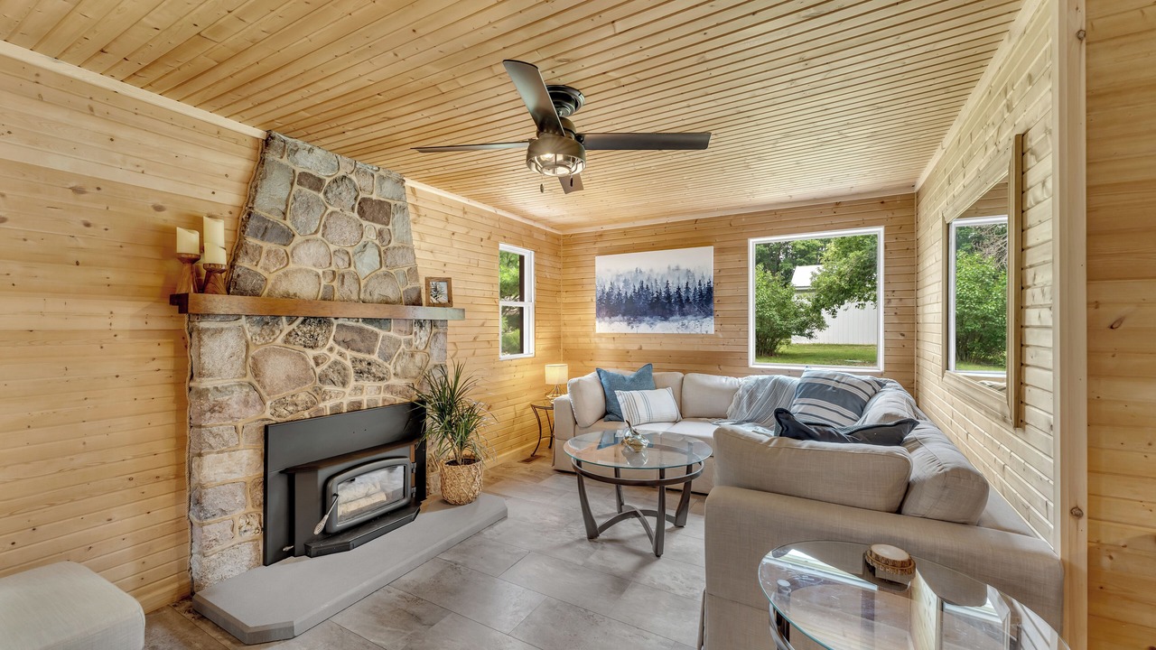 Photo of Livingroom in Evart