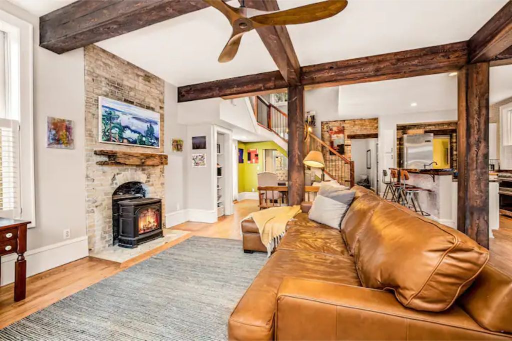 Photo of Livingroom in Brewers Hill