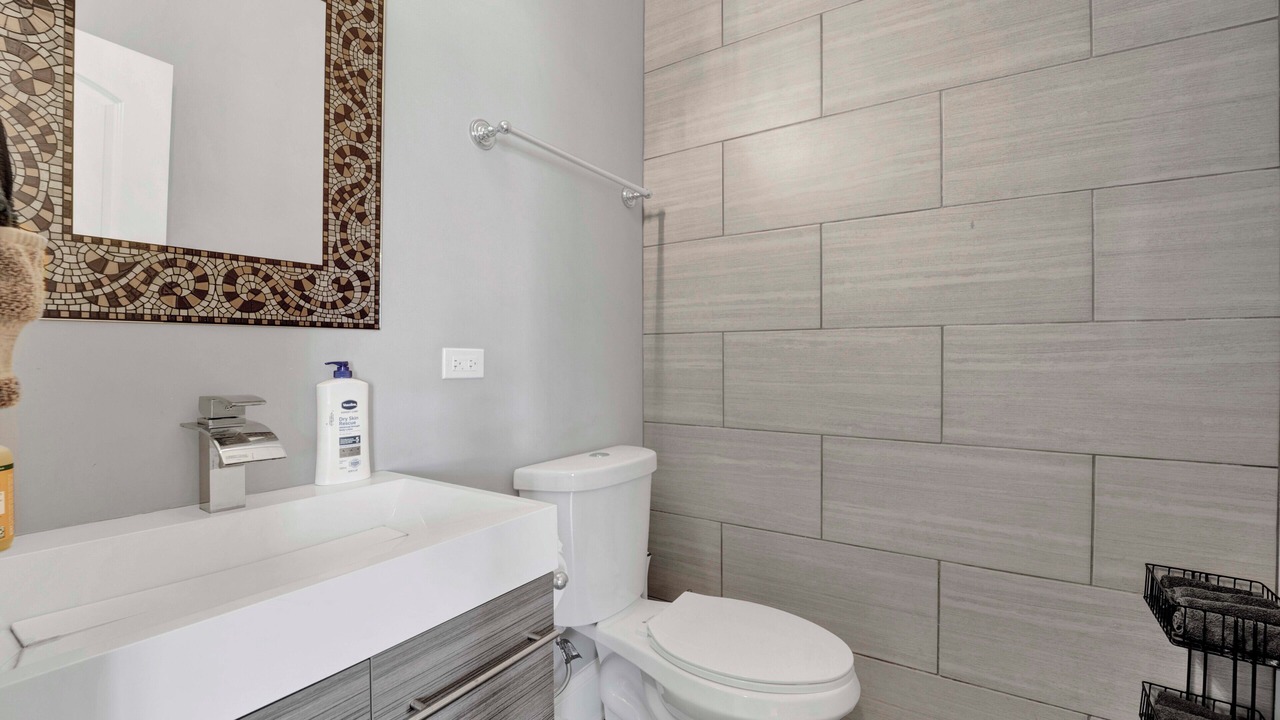 Photo of Bathroom in Grand Boulevard