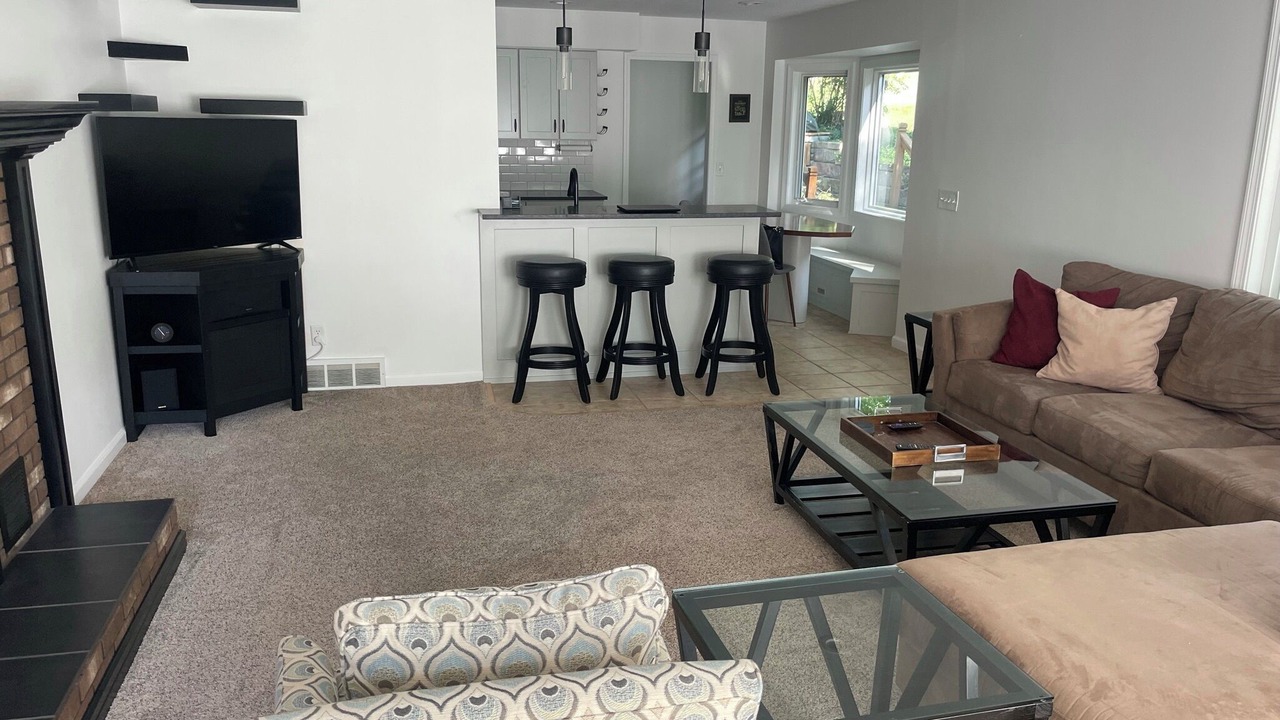 Photo of Livingroom in Westside Connection