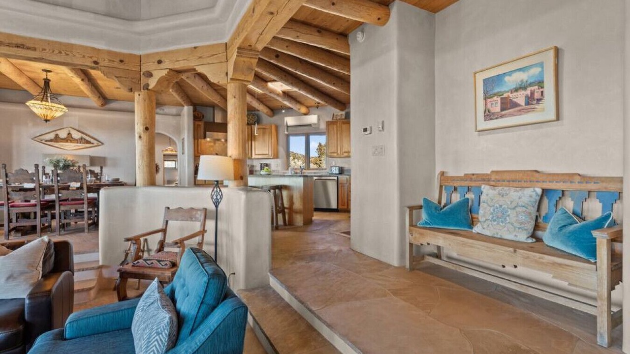 Photo of Livingroom in North Hills