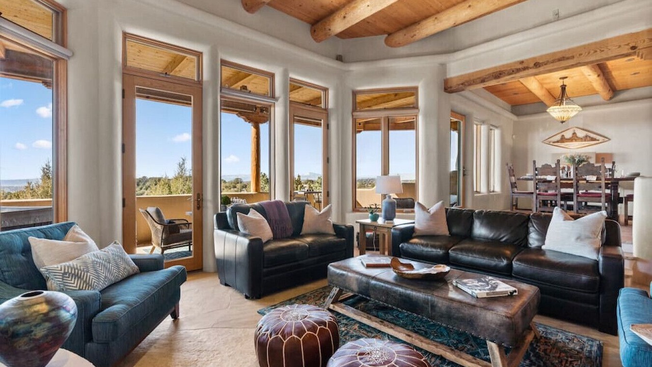 Photo of Livingroom in North Hills