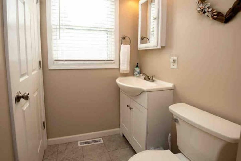 Photo of Bathroom in Niles