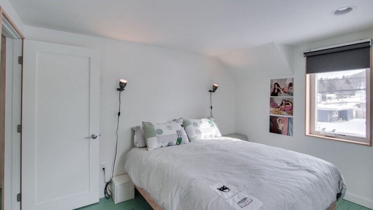 Photo of Bedroom in Maple City