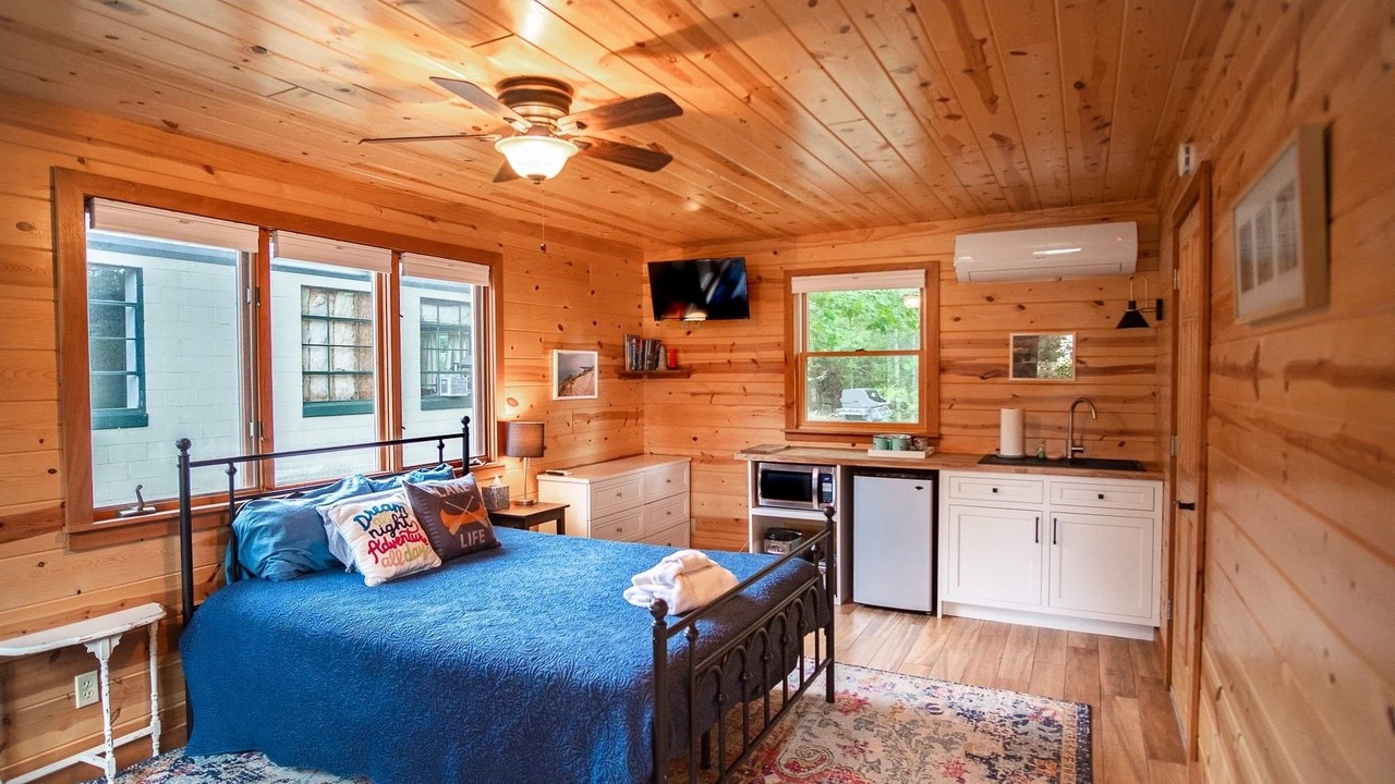 Photo of Bedroom in Glen Arbor