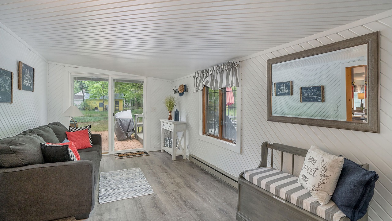Photo of Livingroom in Shorewood-Tower Hills-Harbert