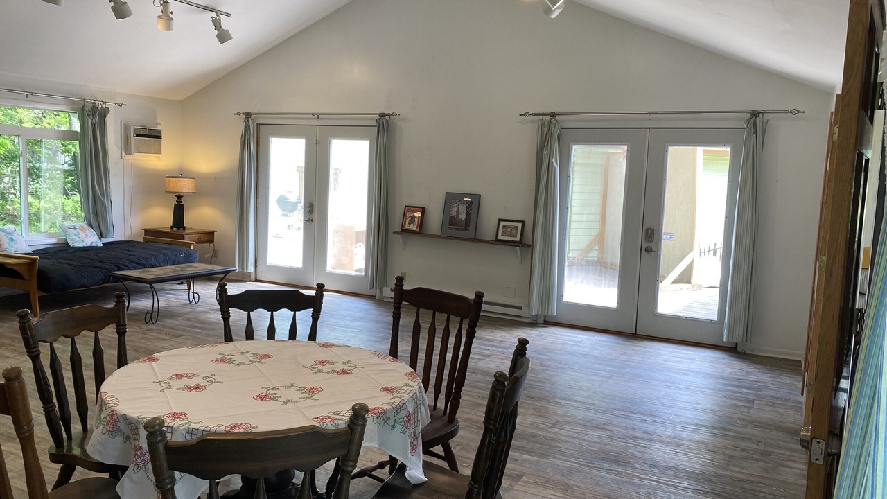 Photo of Bedroom in Lakeside