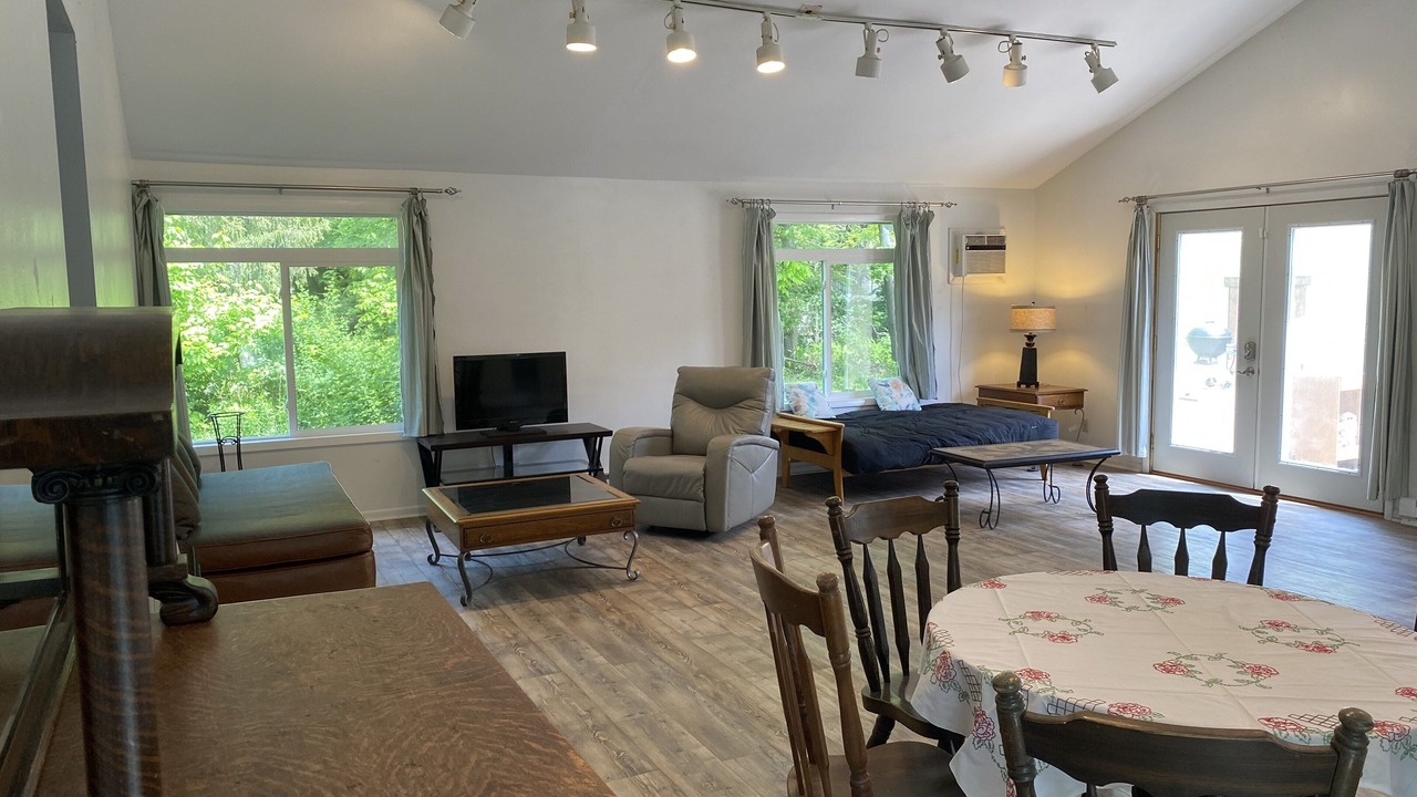 Photo of Bedroom in Lakeside