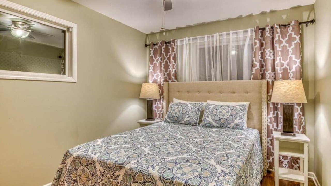 Photo of Bedroom in Miller Beach
