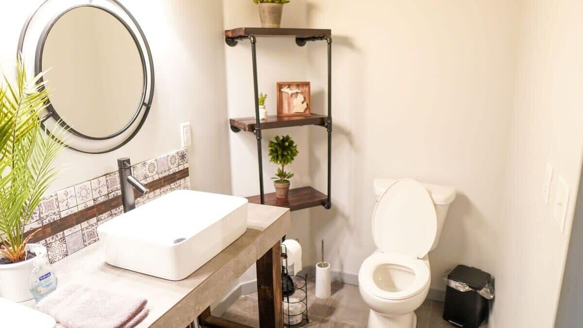 Photo of Bathroom in Niles
