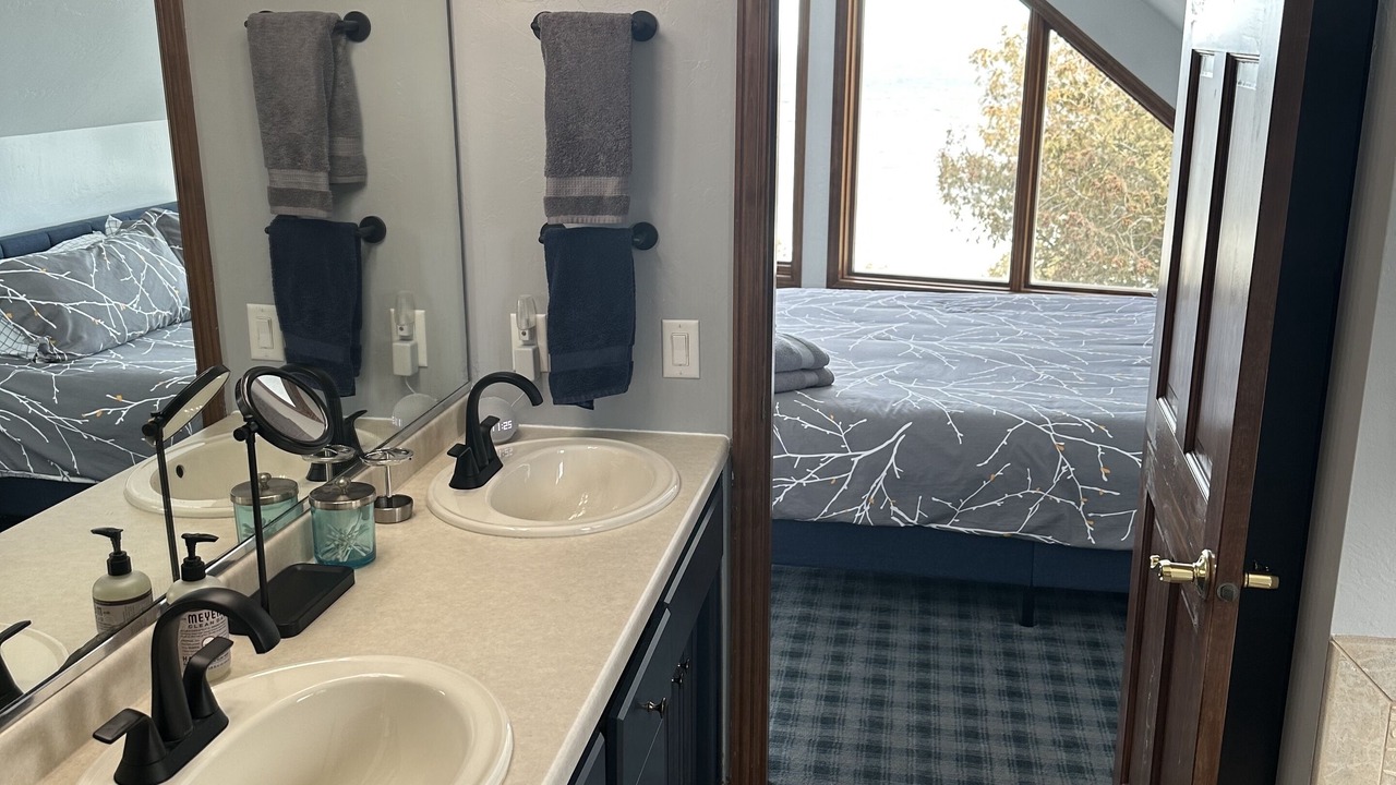 Photo of Bathroom in Little Sturgeon