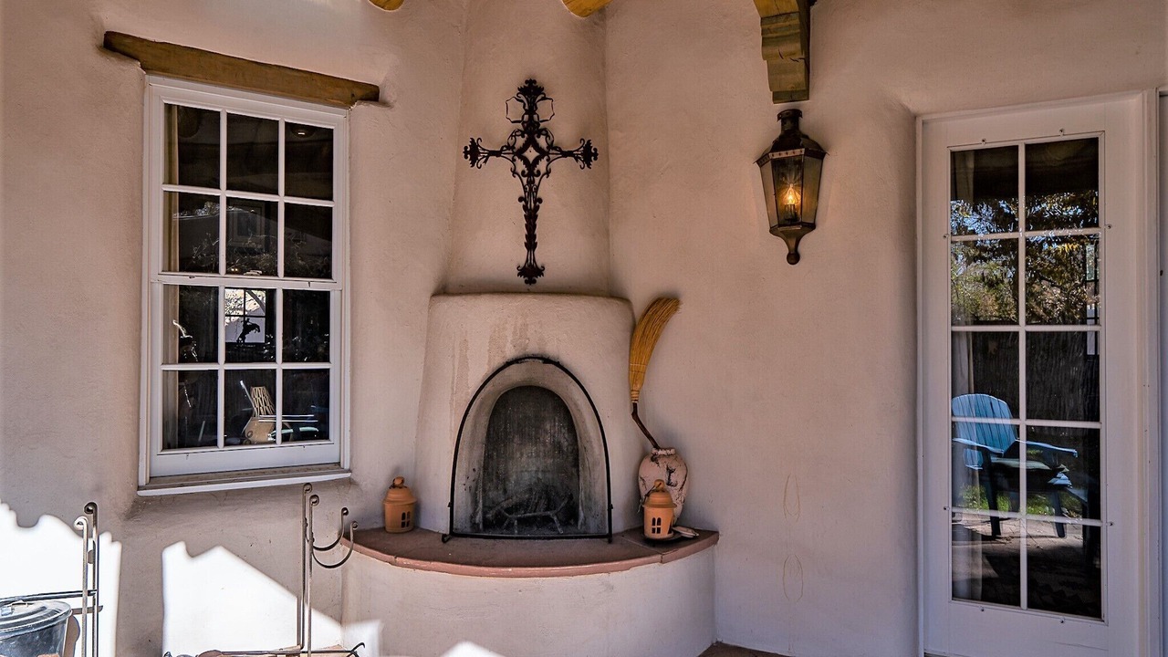 Photo of Livingroom in Historic Eastside