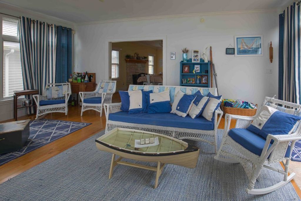 Photo of Livingroom in Culver